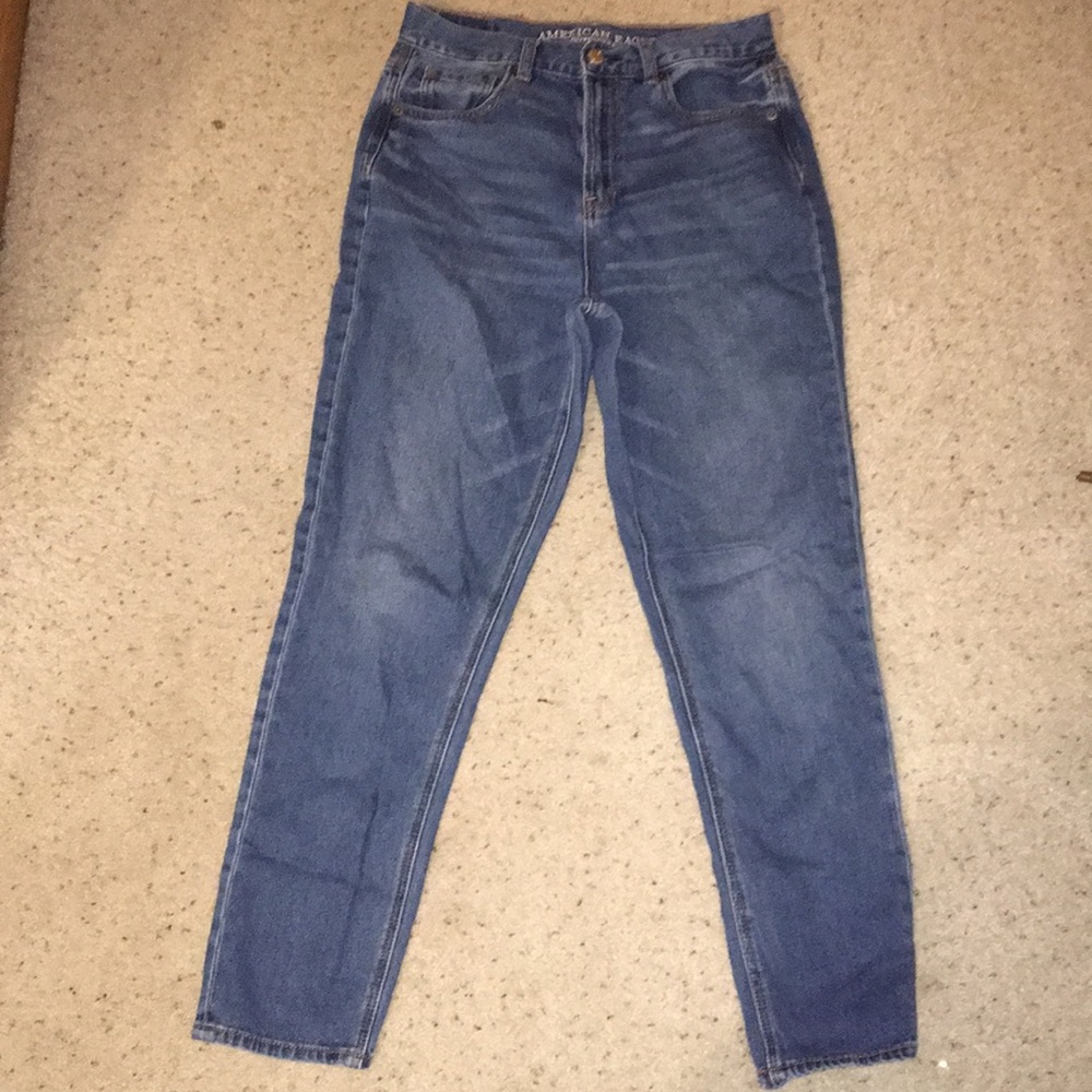 Medium wash American Eagle mom jeans